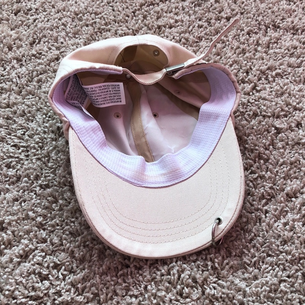 Beige hat - Picture 3 of 4